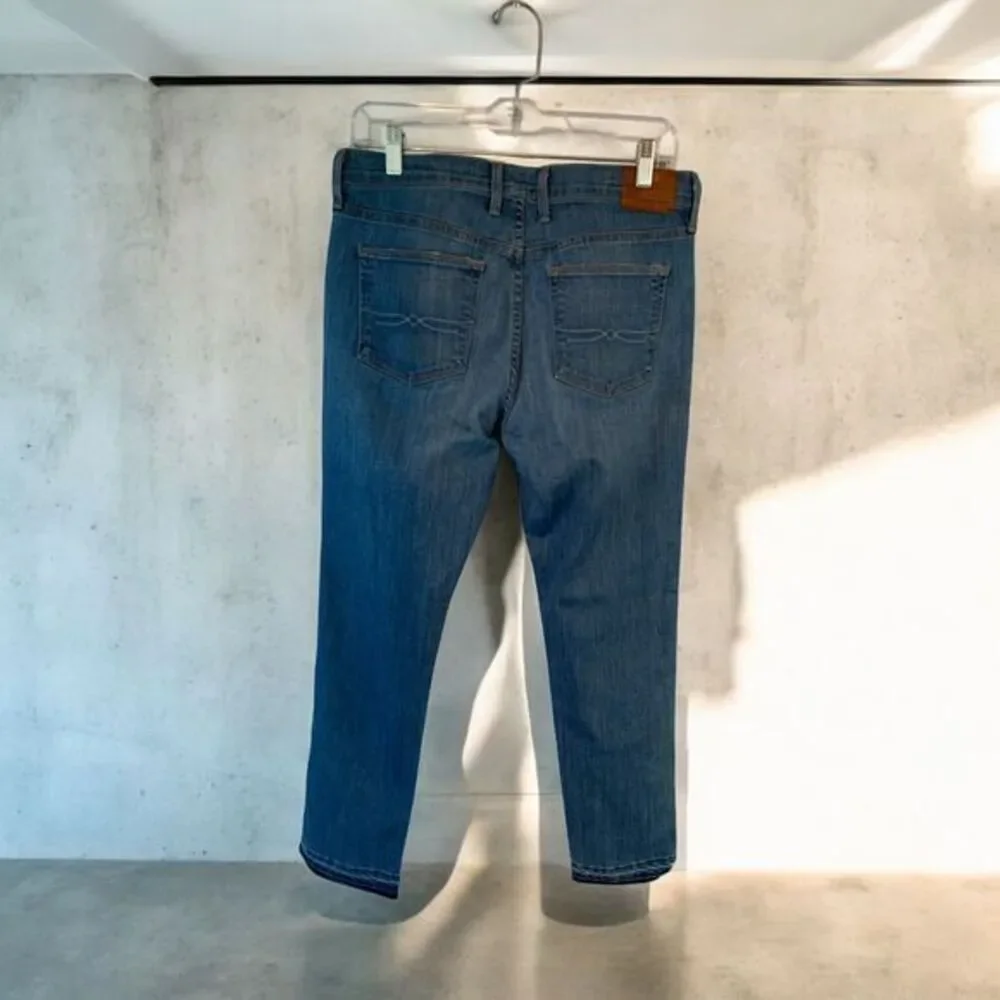 Lucky Brand Distressed Jeans with Released Hem Size 8/29 Charlotte rail,‎ USA